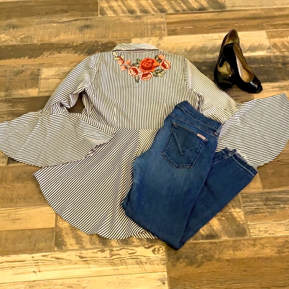 Beautiful Blouse w/ Embroidery, Flounce Sleeves & High-Low Hem ❤️🖤